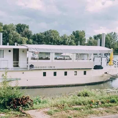 Hausboot Fuenf19 * Эстрих-Винкель