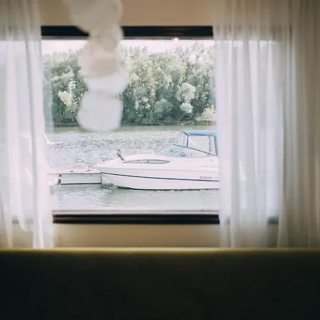 Appartement Hausboot Fuenf19