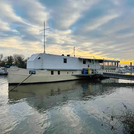 Hausboot Fuenf19 Эстрих-Винкель