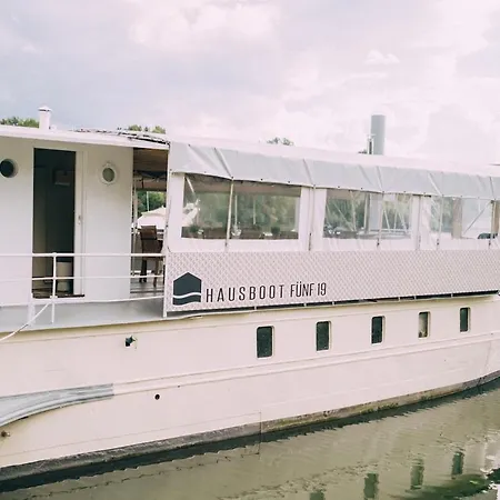 Appartement Hausboot Fuenf19 *