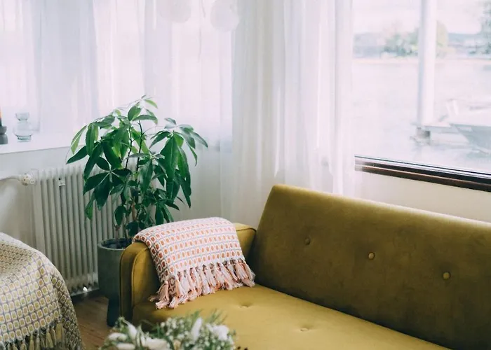 Hausboot Fuenf19 * Oestrich-Winkel